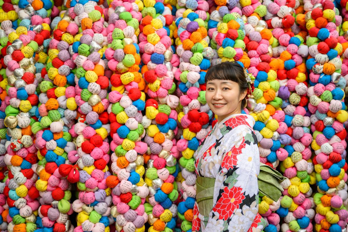 Digital photo delivery after kimono photography