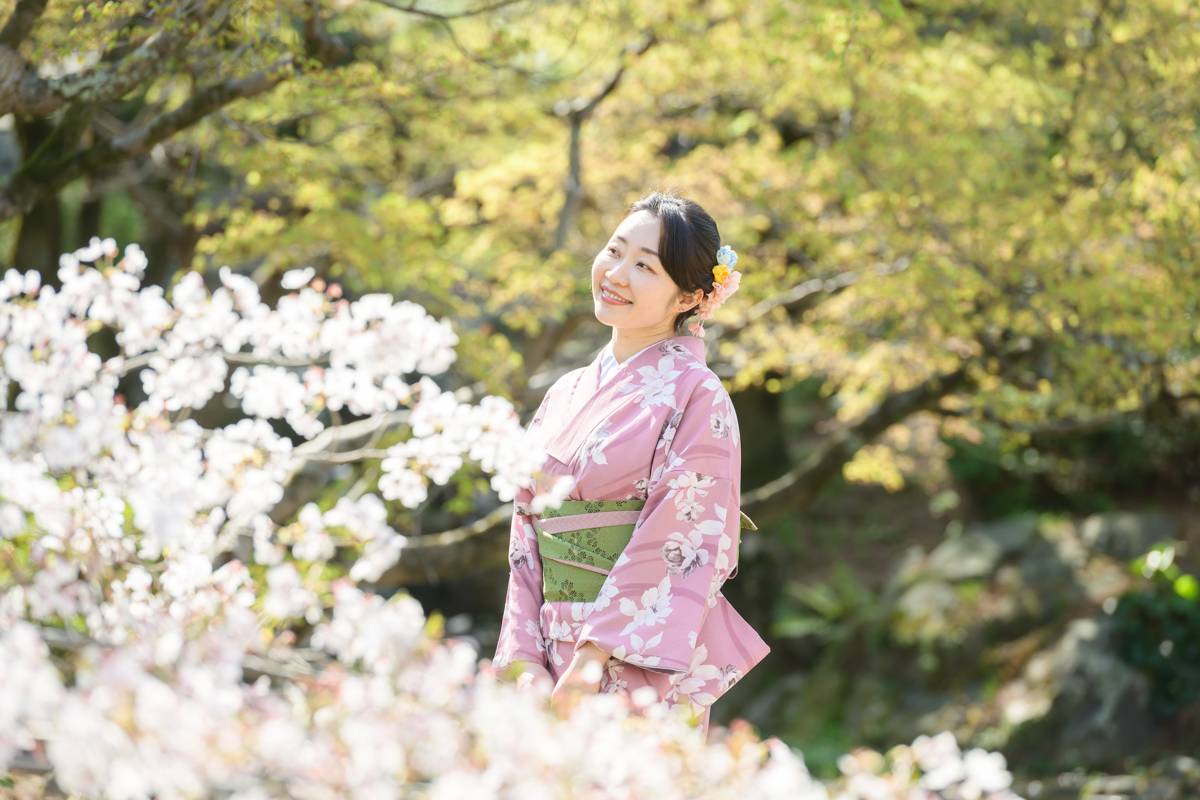 Guest wearing kimono during a Kyoto photo session