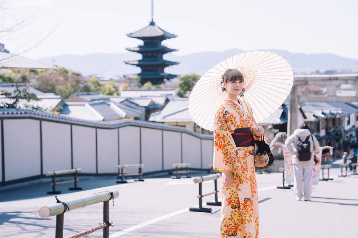 Guests walking near Kyoto Gion in kimono