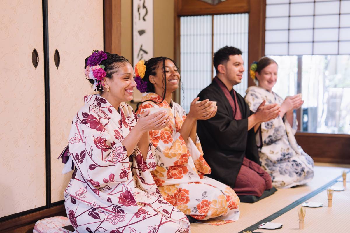 Kimono tea ceremony at MAIKOYA Nishiki