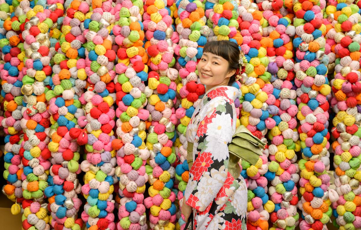 Guests strolling through Kyoto in traditional kimono