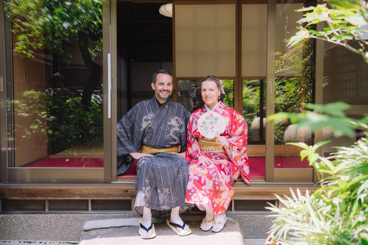 Guest wearing a colorful kimono in Gion