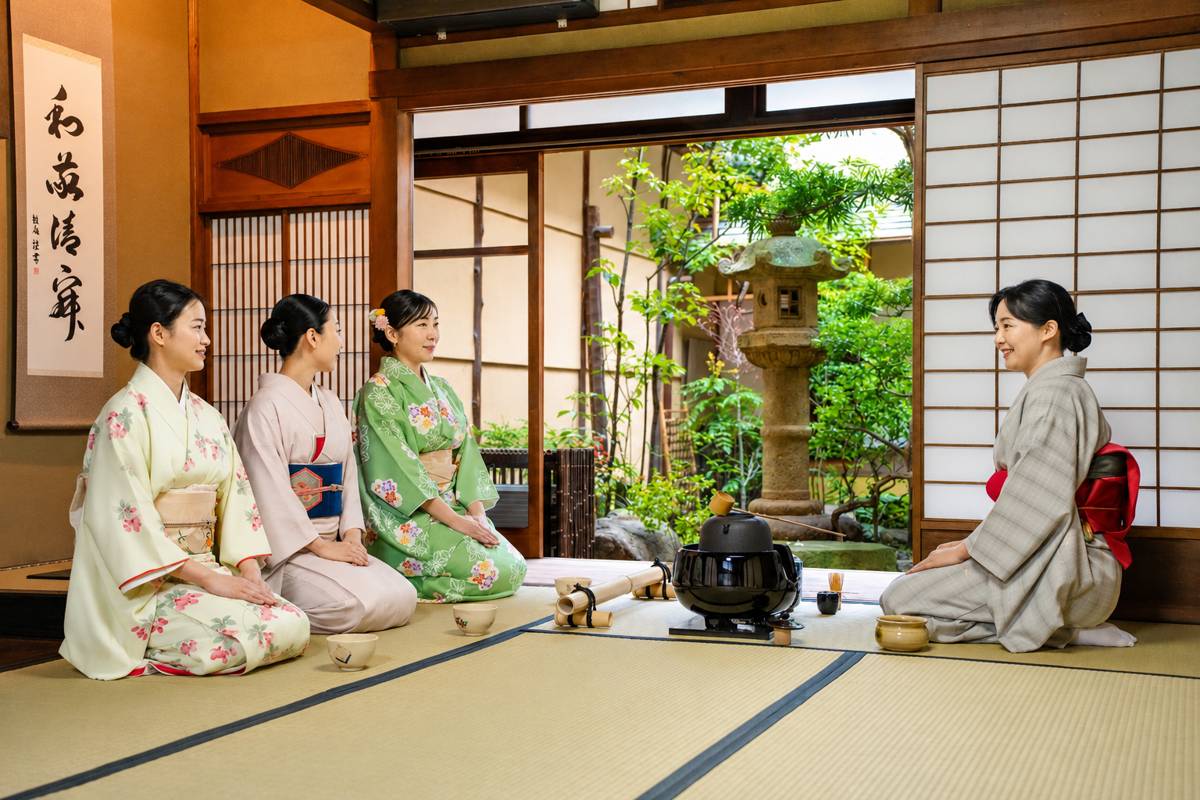 Kimono Tea Ceremony Maikoya Karasuma Shijo interior in Kyoto