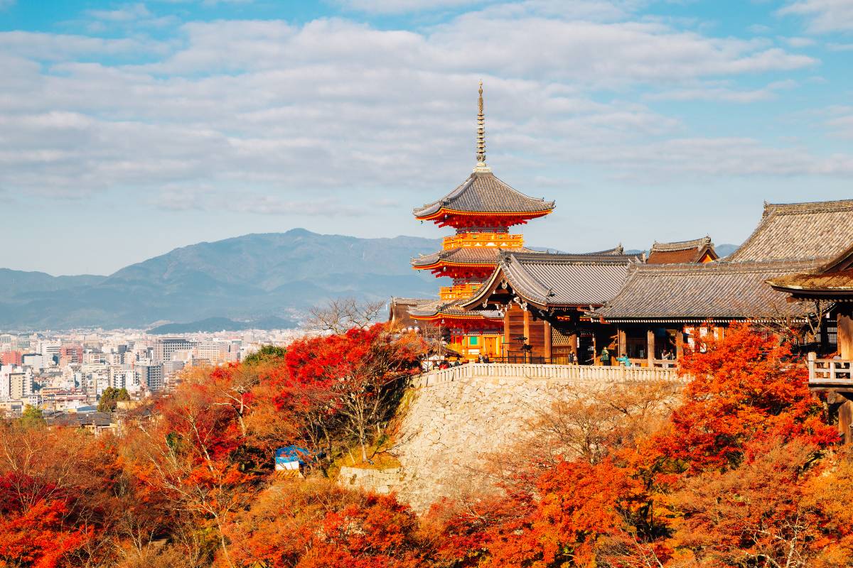 Kiyomizu dera temple Ninenzaka Sannenzaka Kyoto must see spots