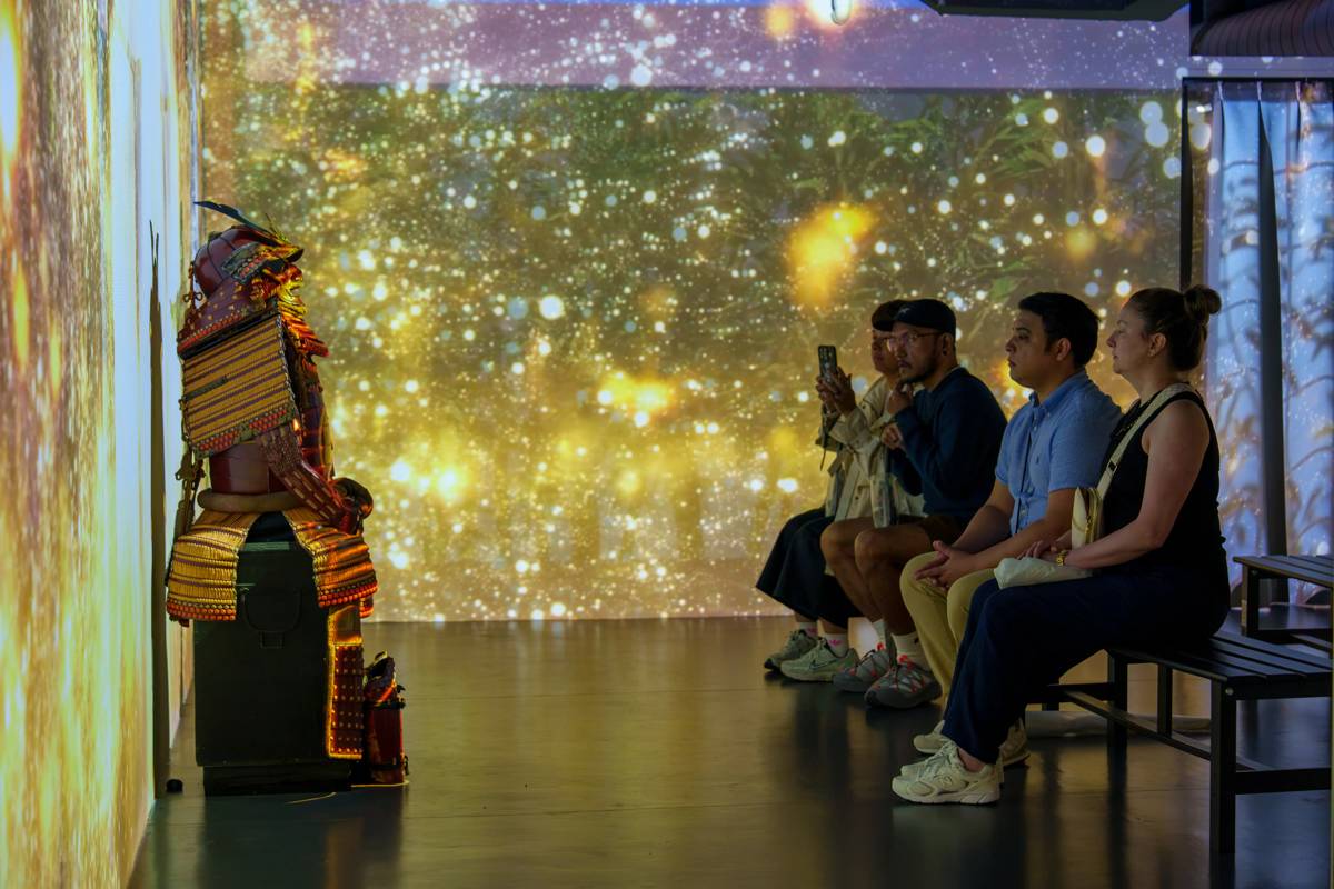 Projection mapping introducing Japanese history at Samurai Museum Shinjuku