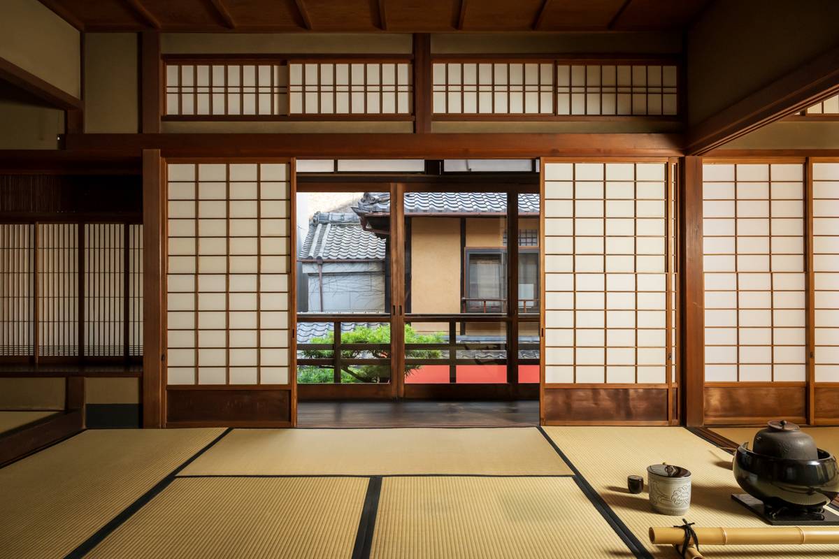 Guests enjoying kimono tea ceremony in Kyoto