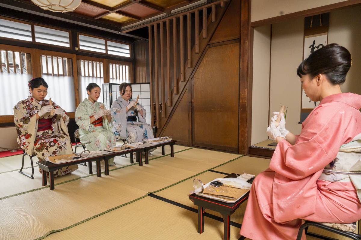 Instructor demonstrating seasonal wagashi making in Kyoto