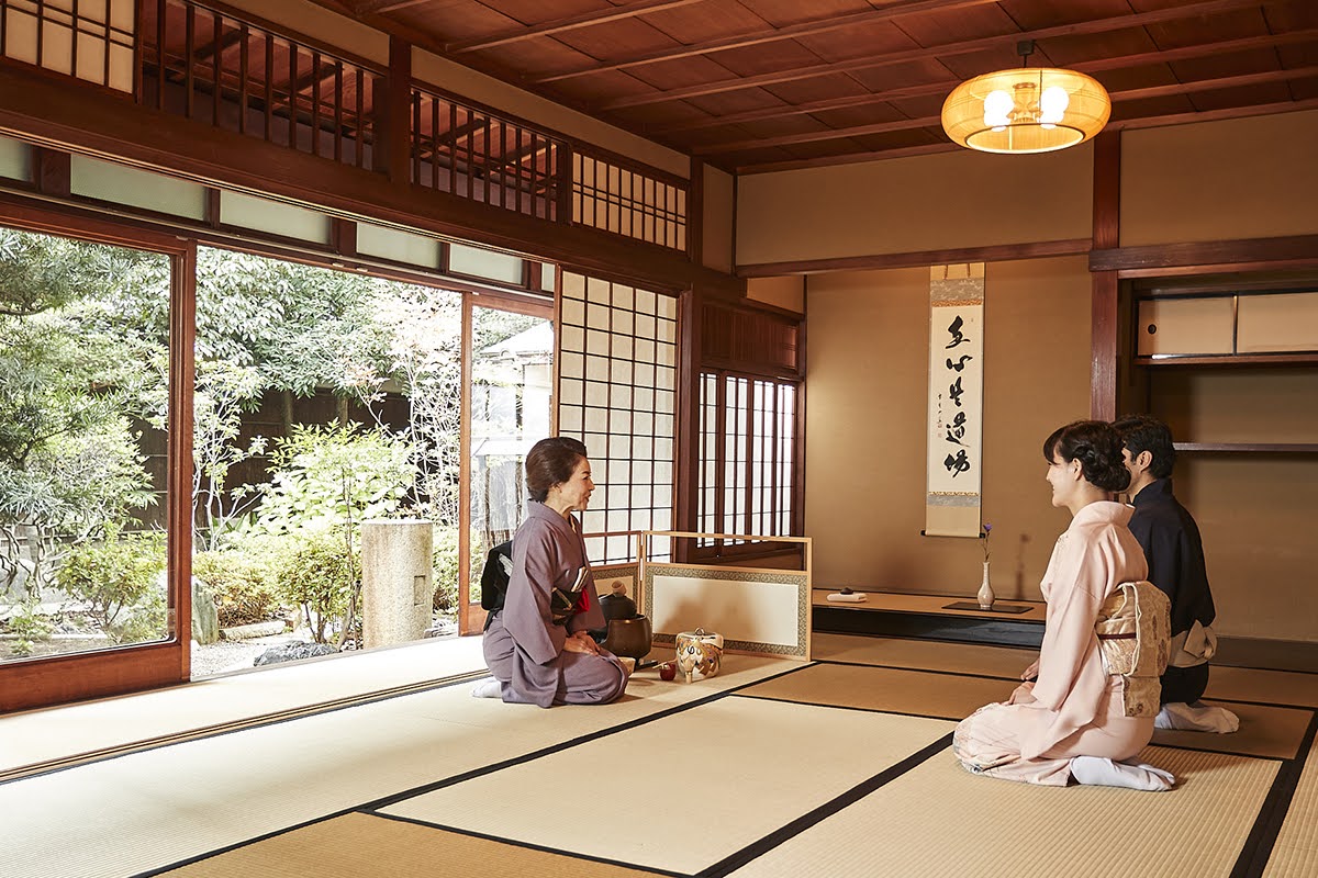 Tea Ceremony and Kimono Experience Kyoto MAIKOYA at NISHIKI