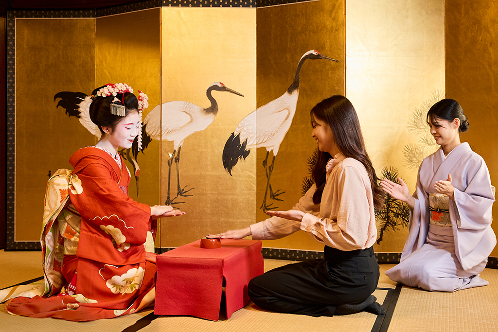 Geisha (Maiko) Traditional Games & Show experience in Kyoto Gion Kiyomizu