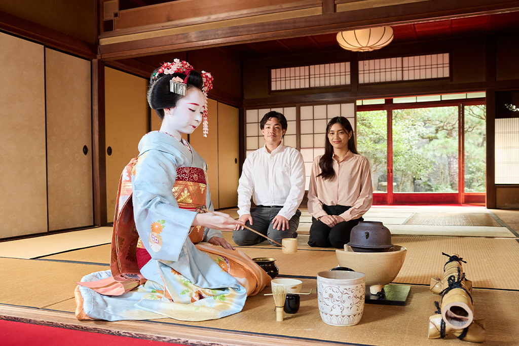 Geisha (Maiko) Tea Ceremony & Show in Kyoto Gion Kiyomizu
