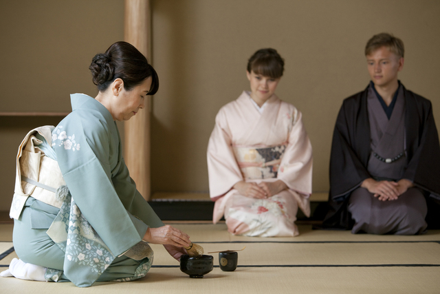 Tea Ceremony Near Osaka Castle in a Japanese Home - Tea Ceremony Japan ...